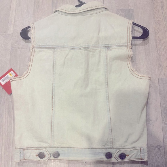 Massimo Supply Co. Light Washed Faded and Slightly Distressed Fitted Vest - Picture 4 of 6